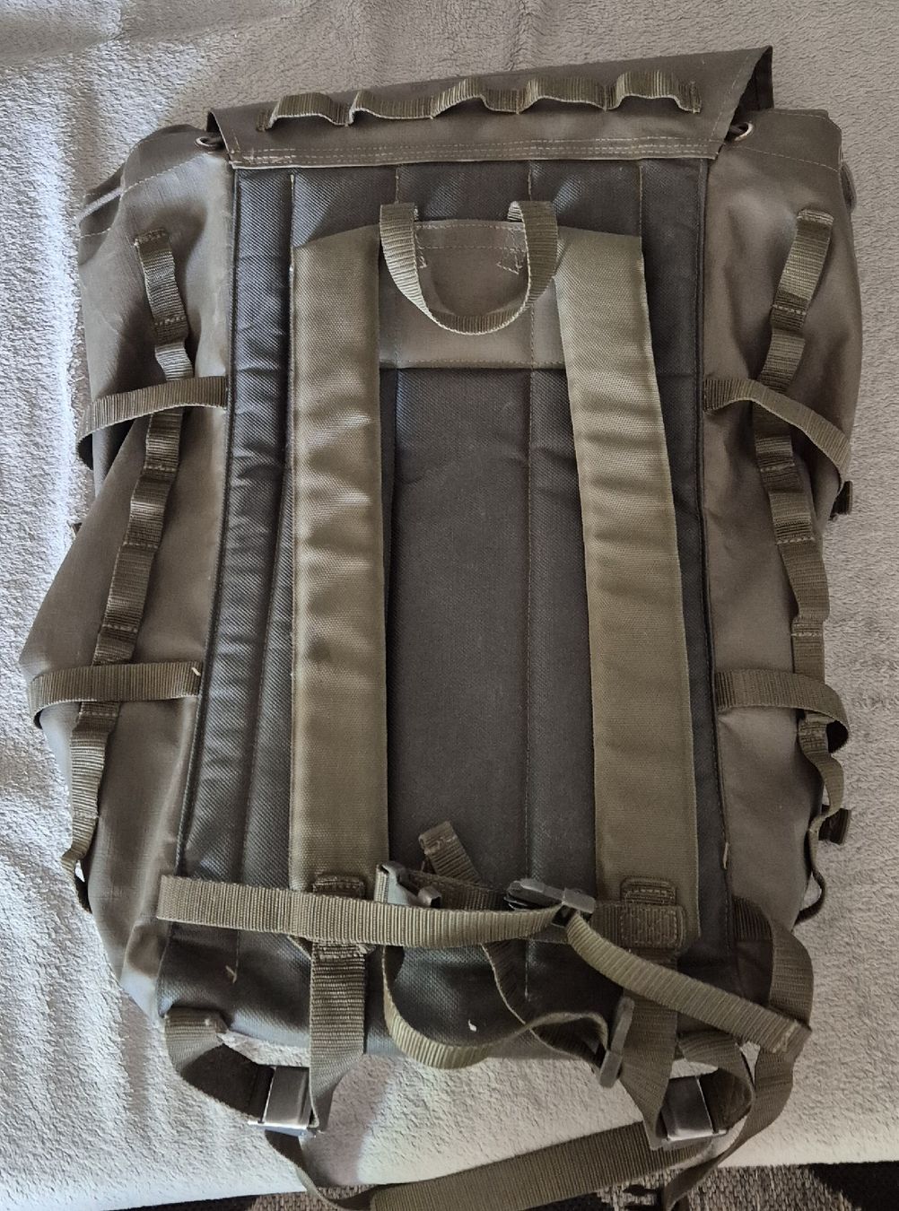 Schweizer Armee Zaini: Schweizer Armee Kampfrucksack  – Usato da Urtenen-Schönbühl venduto da Netriders 1