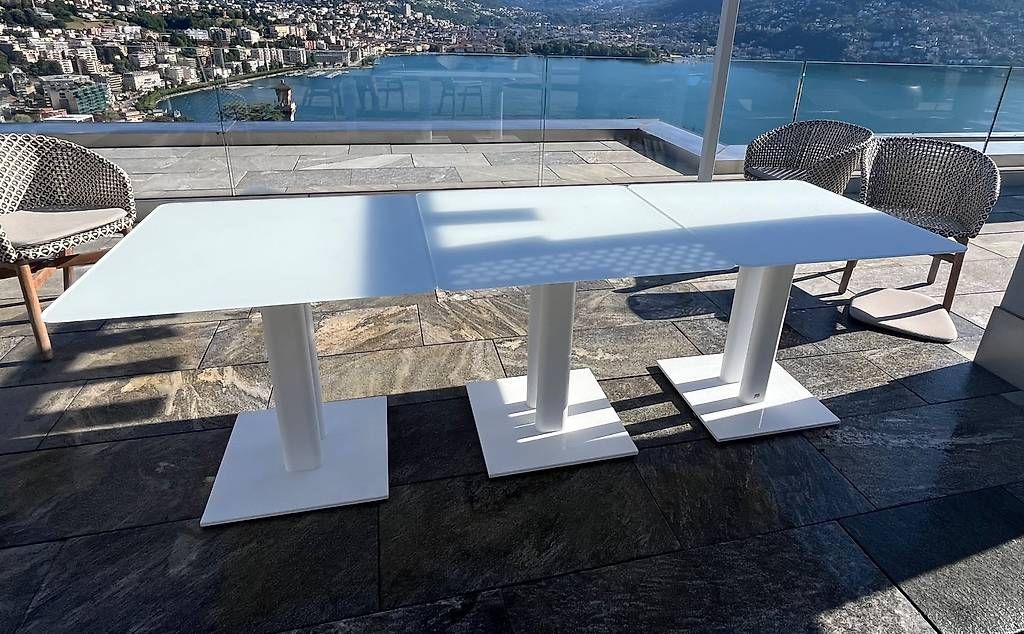 Tische: 3 eleganti tavoli da terrazza bianchi – Gebraucht aus Paradiso von rao_7qm6 2