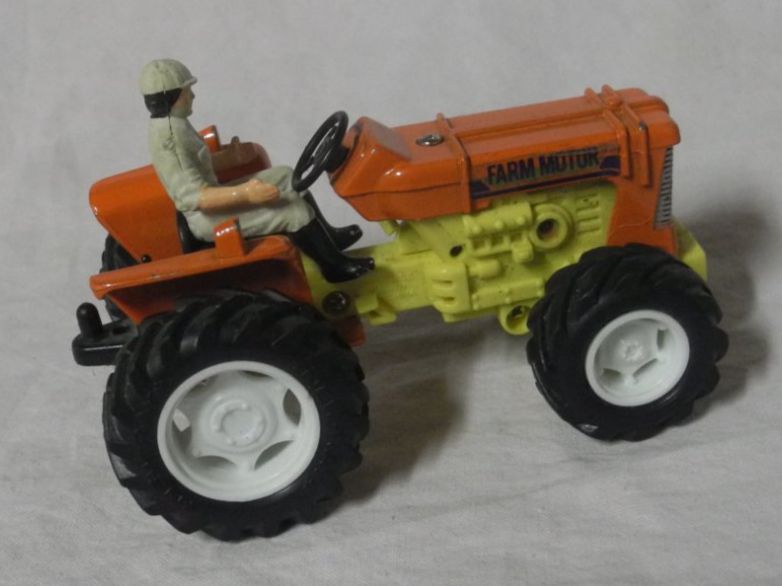 Kit di modellismo & Modellini statici: NEW RAY  TRAKTOR   FARM MOTOR – Usato da Gurtnellen venduto da Murmeli99 3