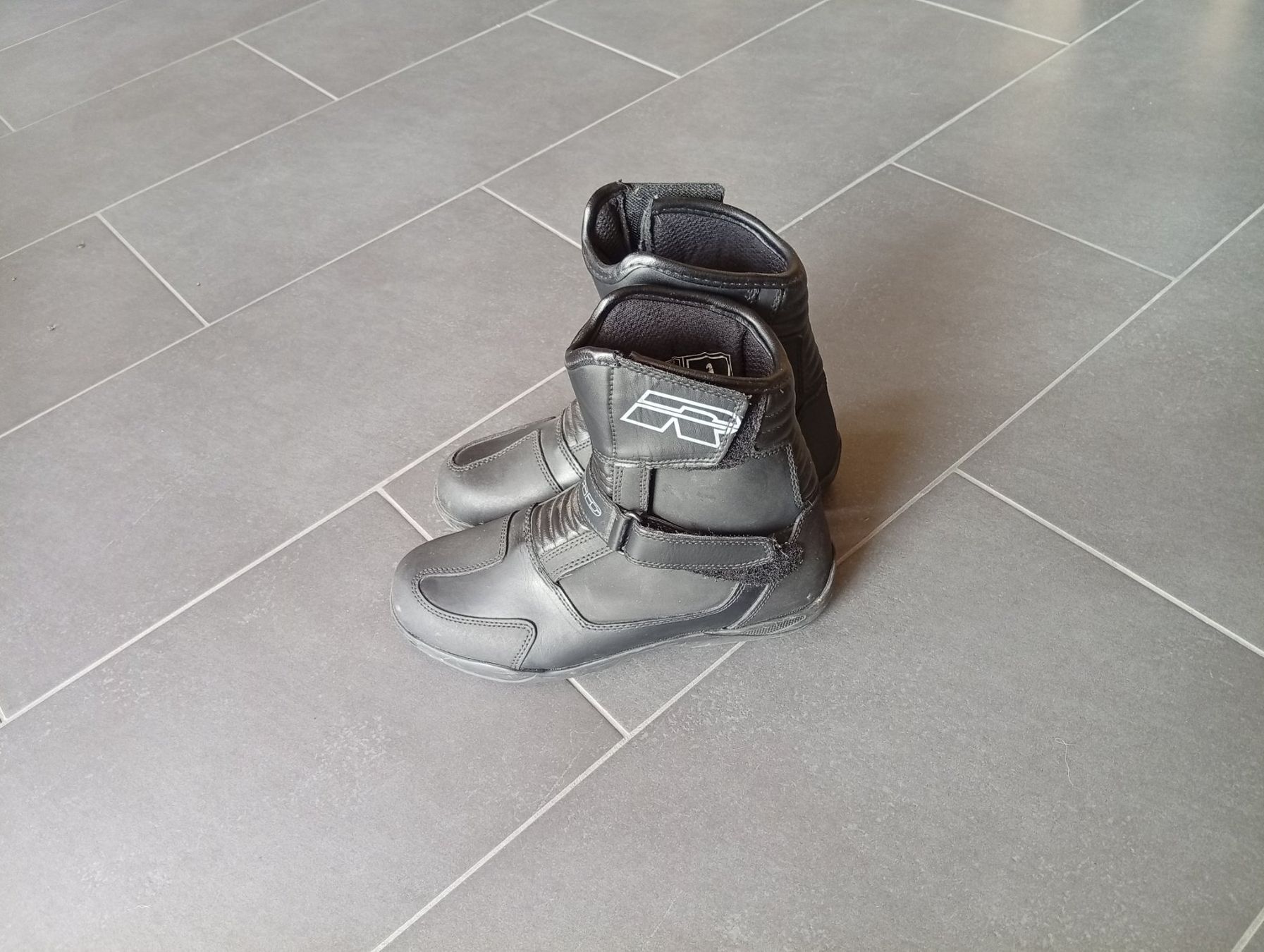 Herrenschuhe: Bottes de moto Road 42 – Neu (gemäss Beschreibung) aus La Chaux-de-Fonds von agusta03