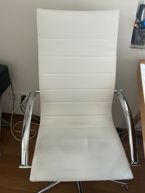 White fauxleather office chair Kaufen auf Ricardo