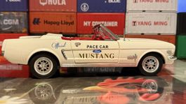 Ford Mustang Convertible 1966 Pace Car Modellauto Weiss
