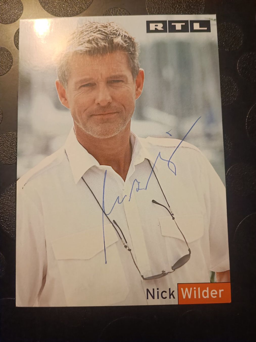 Autografi: Nick Wilder - handsigniert – Usato da Menziken venduto da Artographs