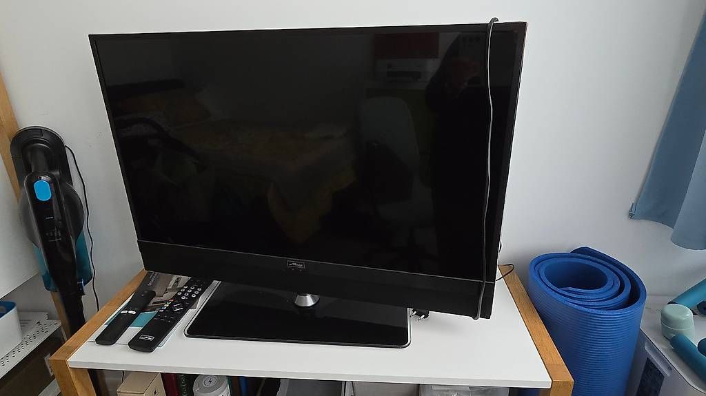 Fernseher: Metz Cosmo 32 HD TV mit Frontlautsprecher – Gebraucht aus Locarno von Bbamboo 1