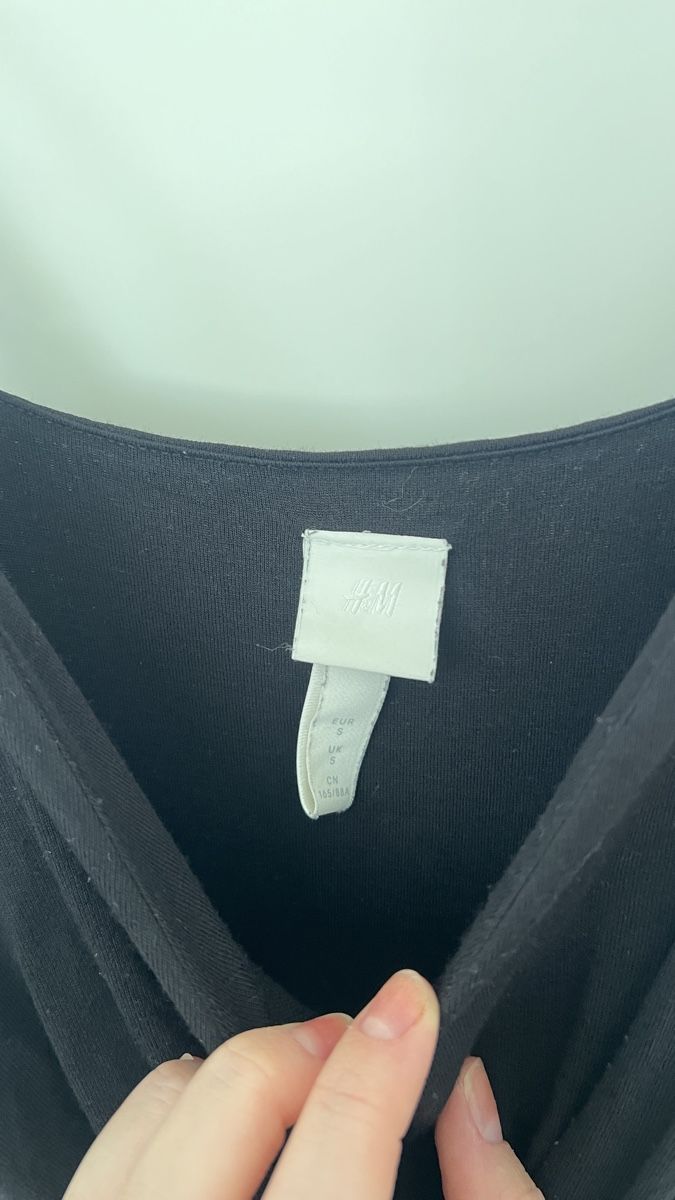 H&M Kleider: Schlichtes schwarzes Sommerkleid  – Gebraucht aus Wermatswil von Jara.a.s 2