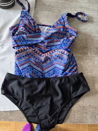 Badeanzug/Tankini mit Mustern & schwarzer Hose, Gr. M, Somme