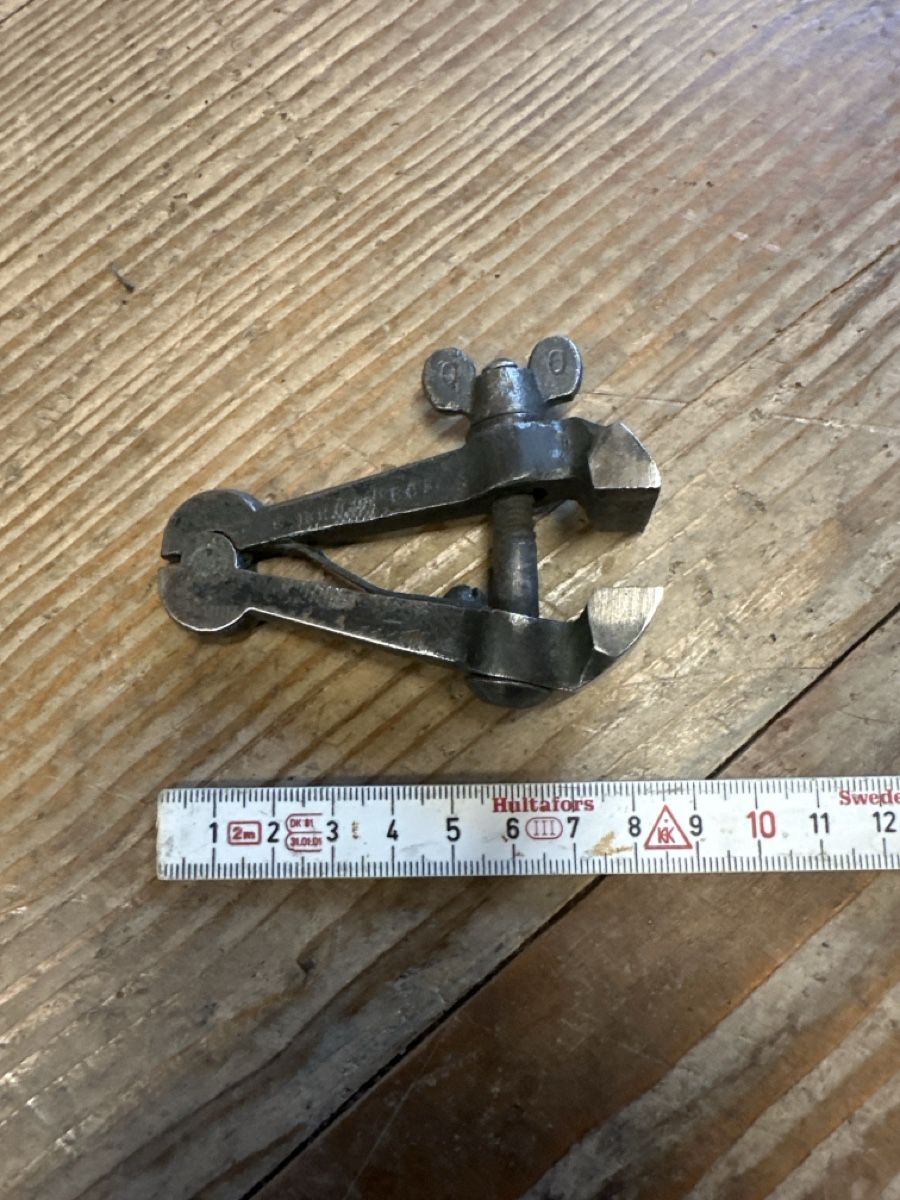 Tous les outils: Antike Metallklemme gebraucht – D'occasion à Baar par Hillsboro 3