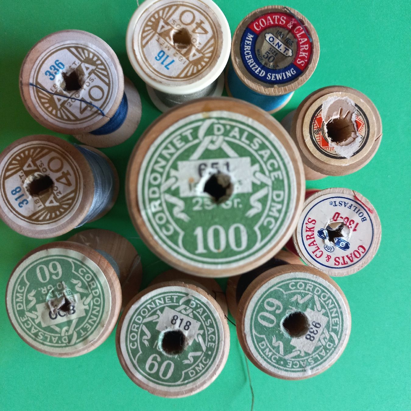Cordelettes & Fils: Lot de 10 bobines de fil multicolores. – D'occasion à Dompierre FR par fat_xth5 6