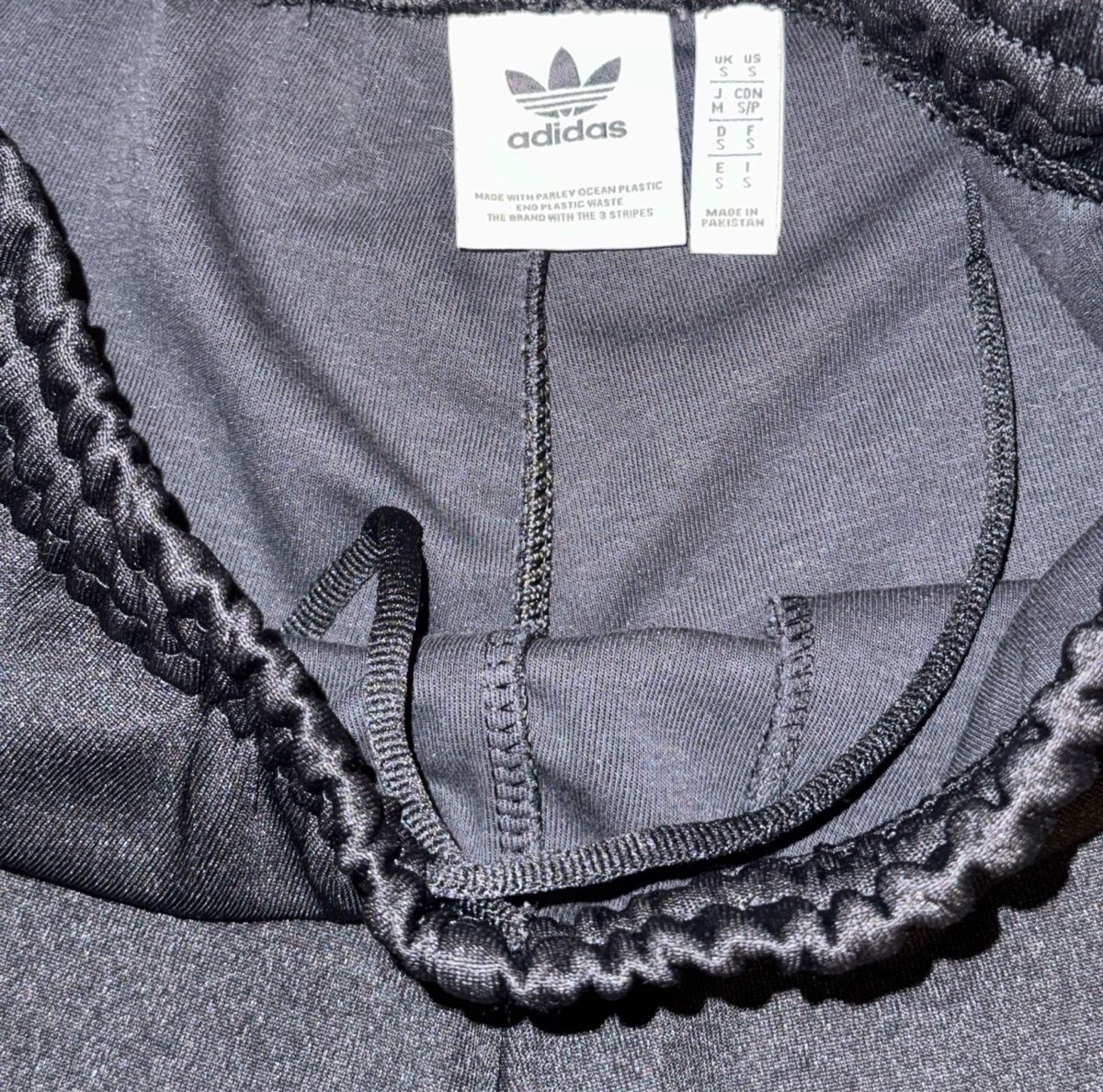 Adidas Pantaloni: Survêtement Adidas Original – Nuovo (secondo la descrizione) da Châtel-St-Denis venduto da Montclair_Swiss 2