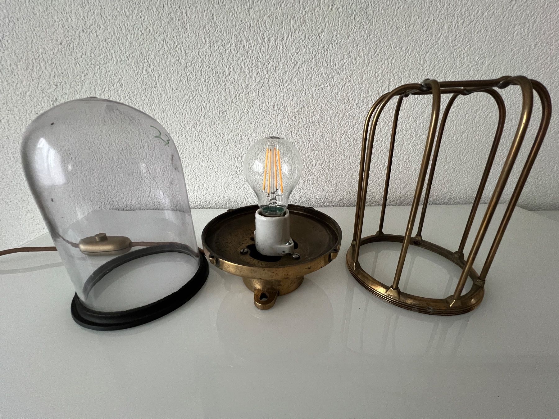Lampade: Antike Maritime Leuchte aus Messing mit Schutzgitter – Usato da Niederglatt ZH venduto da Solo95 6