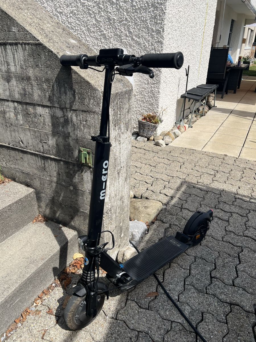 Micro Kickboard: Micro Explorer II E-Scooter schwarz guter Zustand – Usato da Buchs ZH venduto da man_v7y7