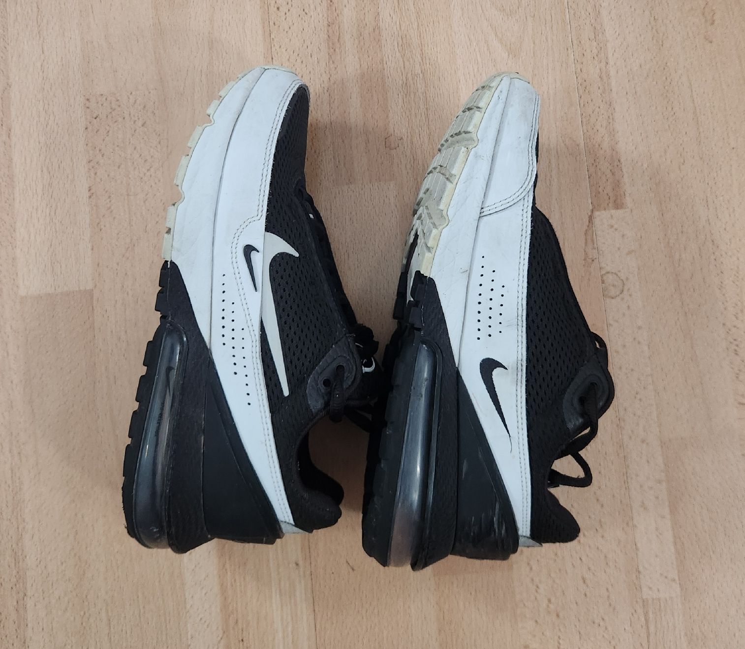 Nike Damenschuhe: Baskets Nike Air Max noires et blanches taille 40.5 – Gebraucht aus Niedergösgen von Eva2410 2