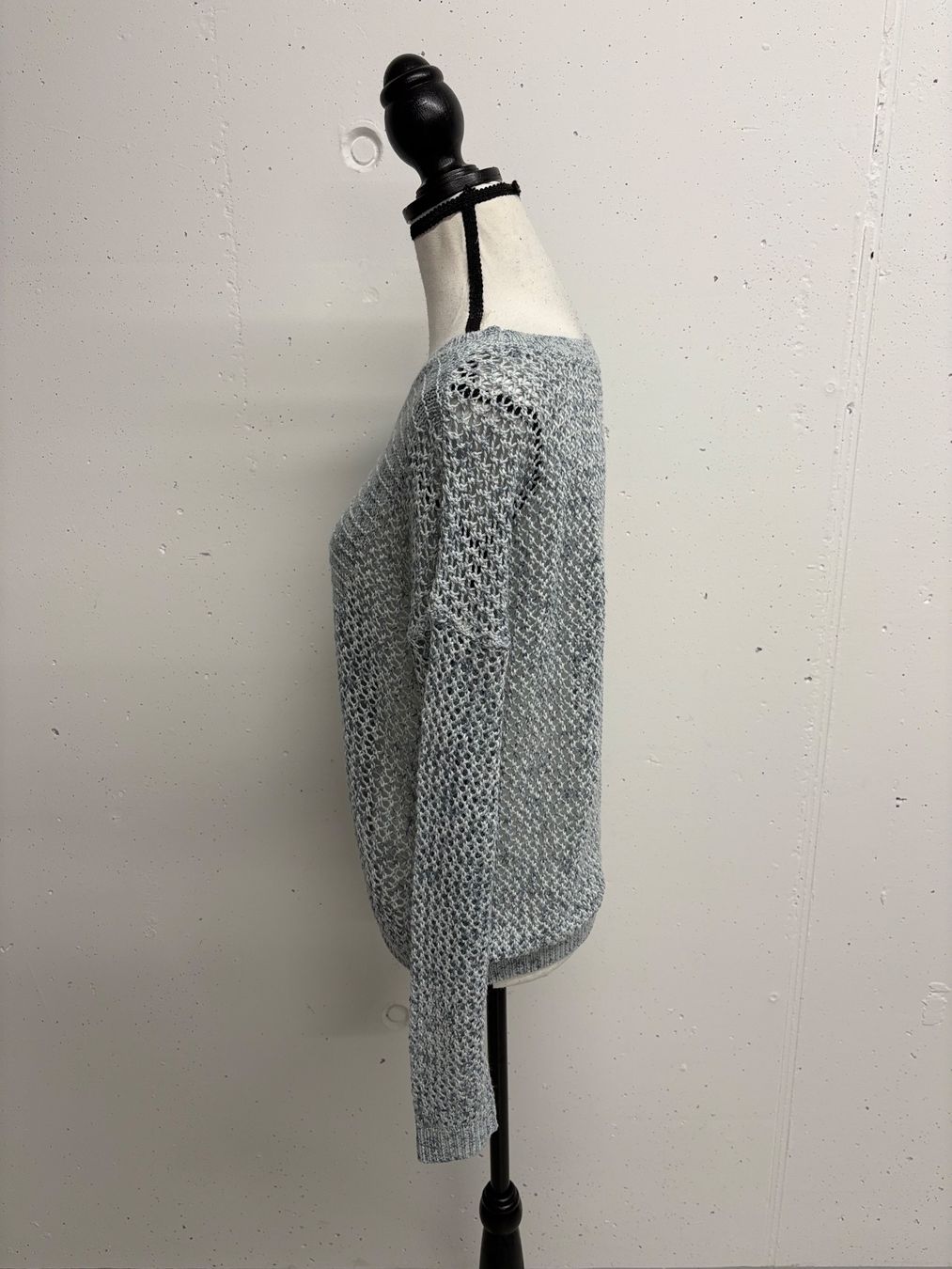 Lascana Maglioni & Felpe: Lascana leichter Strickpullover Gr. S blau Lochmuster – Nuovo (secondo la descrizione) da Regensdorf venduto da secondchancefashion 2