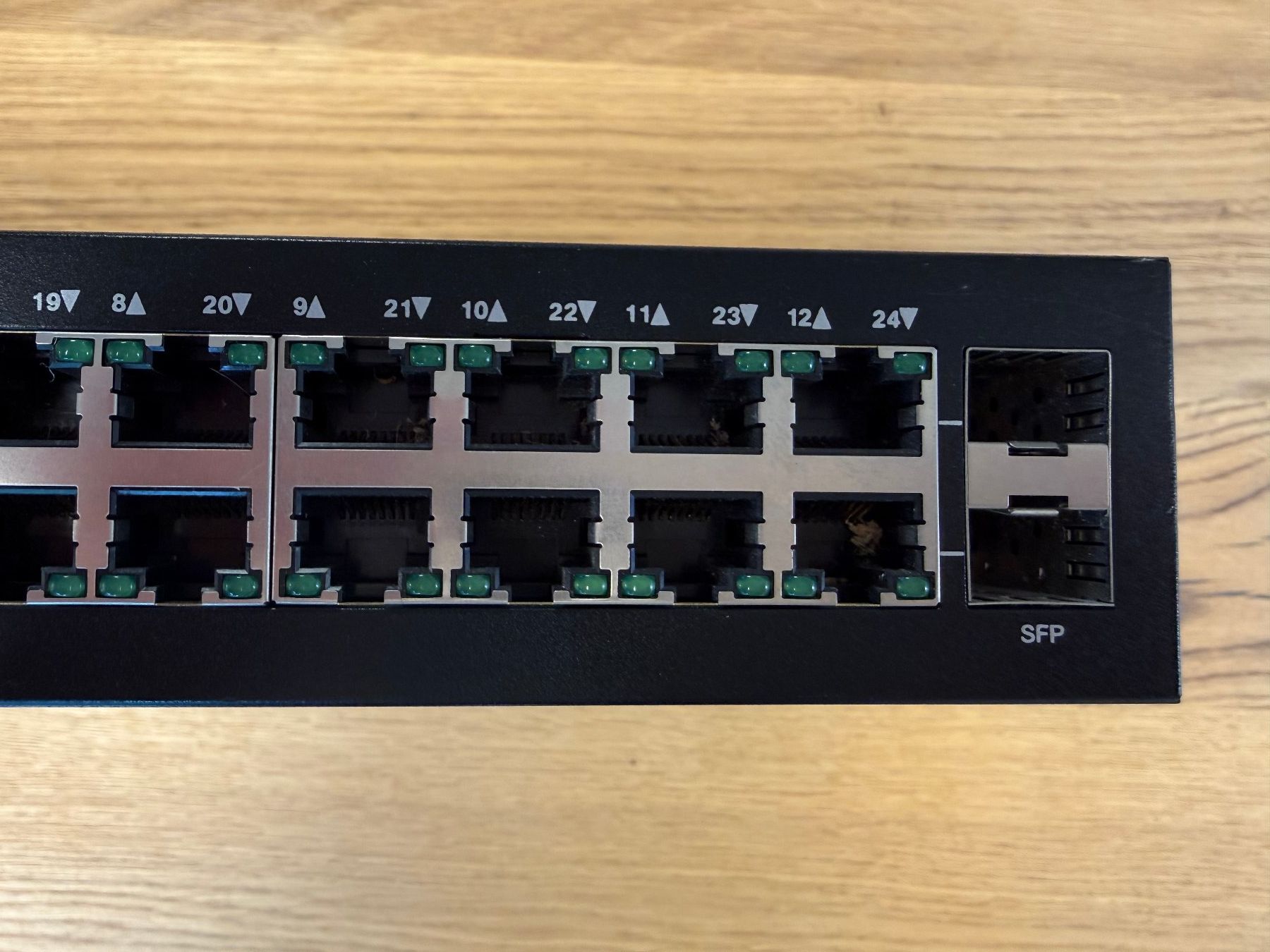 Cisco Hub & Switch: Cisco SG100-24 Switch – Usato da Zug venduto da db6_dg58 3