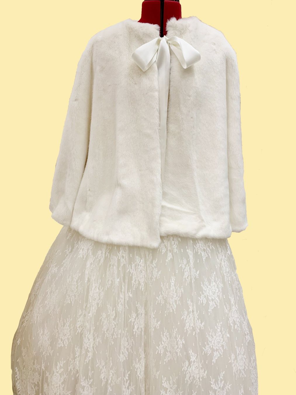 Vestiti: Abito da Sposa Cattedrale in Pizzo Chantilly Bellissimo – Usato da Genestrerio venduto da fra_c955 7