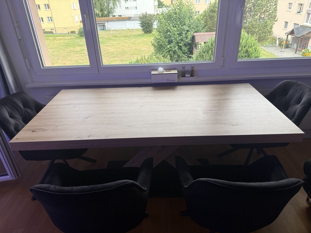 Mömax Set de table et chaises: Esstisch Holznachbildung mit 4 Stühlen dunkelgrau – Neuf (Voir description) à Horn par Hailey00