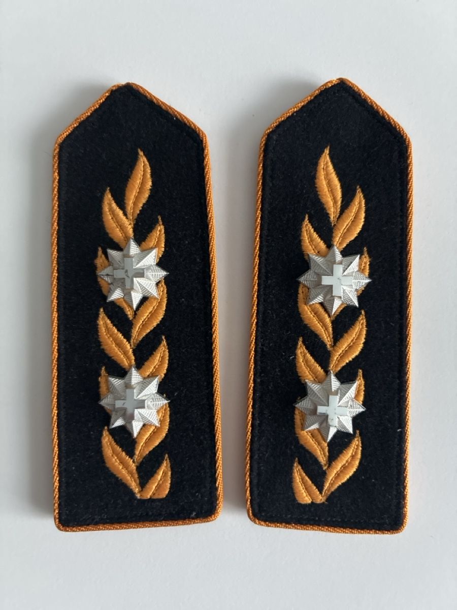 Schweizer Armee Placchette & Badge: Achselklappen Divisionär 1949 – Nuovo (secondo la descrizione) da Gutenswil venduto da Antiques77
