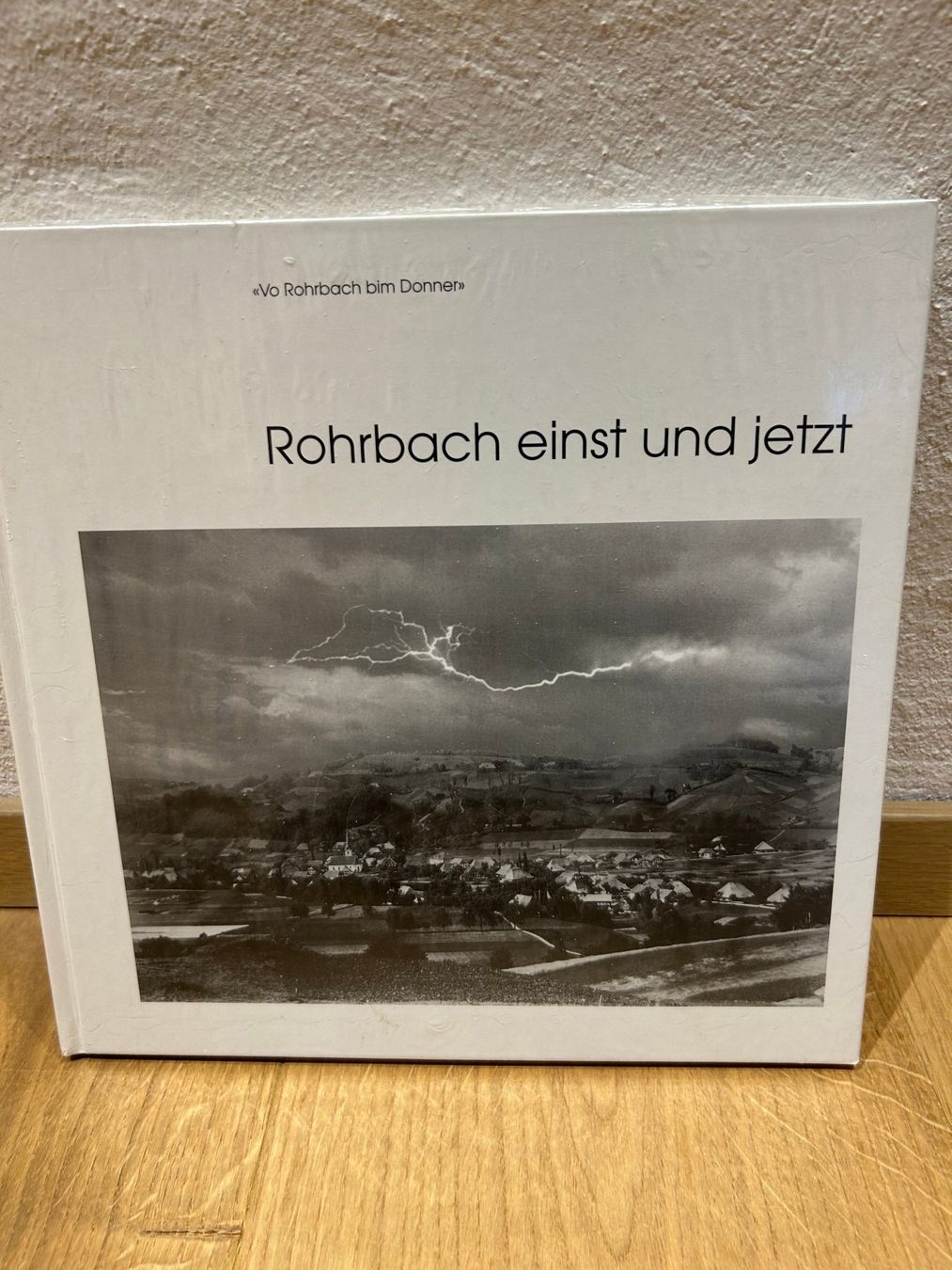 Libri: Rohrbach einst und jetzt, "Vo Rohrbach bim Donner" – Nuovo e nell'imballaggio originale da Innertkirchen venduto da Urbachtal