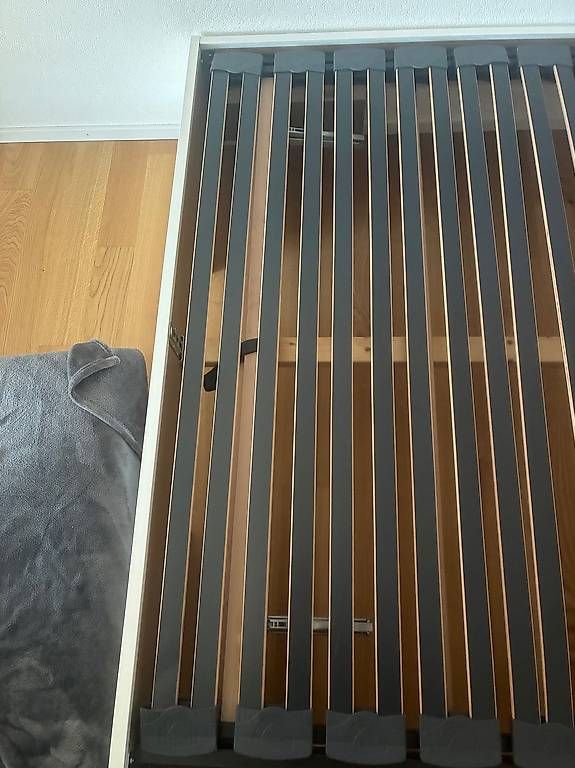Reti a doghe: Sommier 140/200 – Usato da Romont FR venduto da Vmu 1