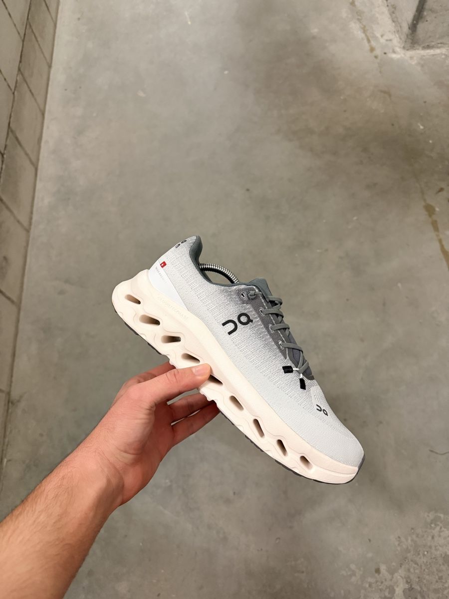 Herrenschuhe: ON Cloudetilt Grau/ Weiss – Neu und originalverpackt aus Thun von linqteo