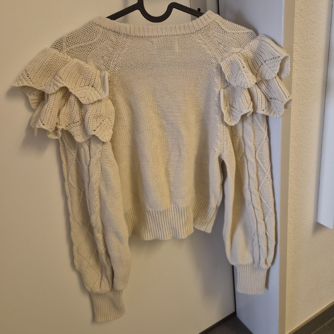 Only Maglioni & Felpe: Damen Pullover Only cremefarben mit Rüschen Grösse XS – Usato da Thayngen venduto da 123LeaT 1