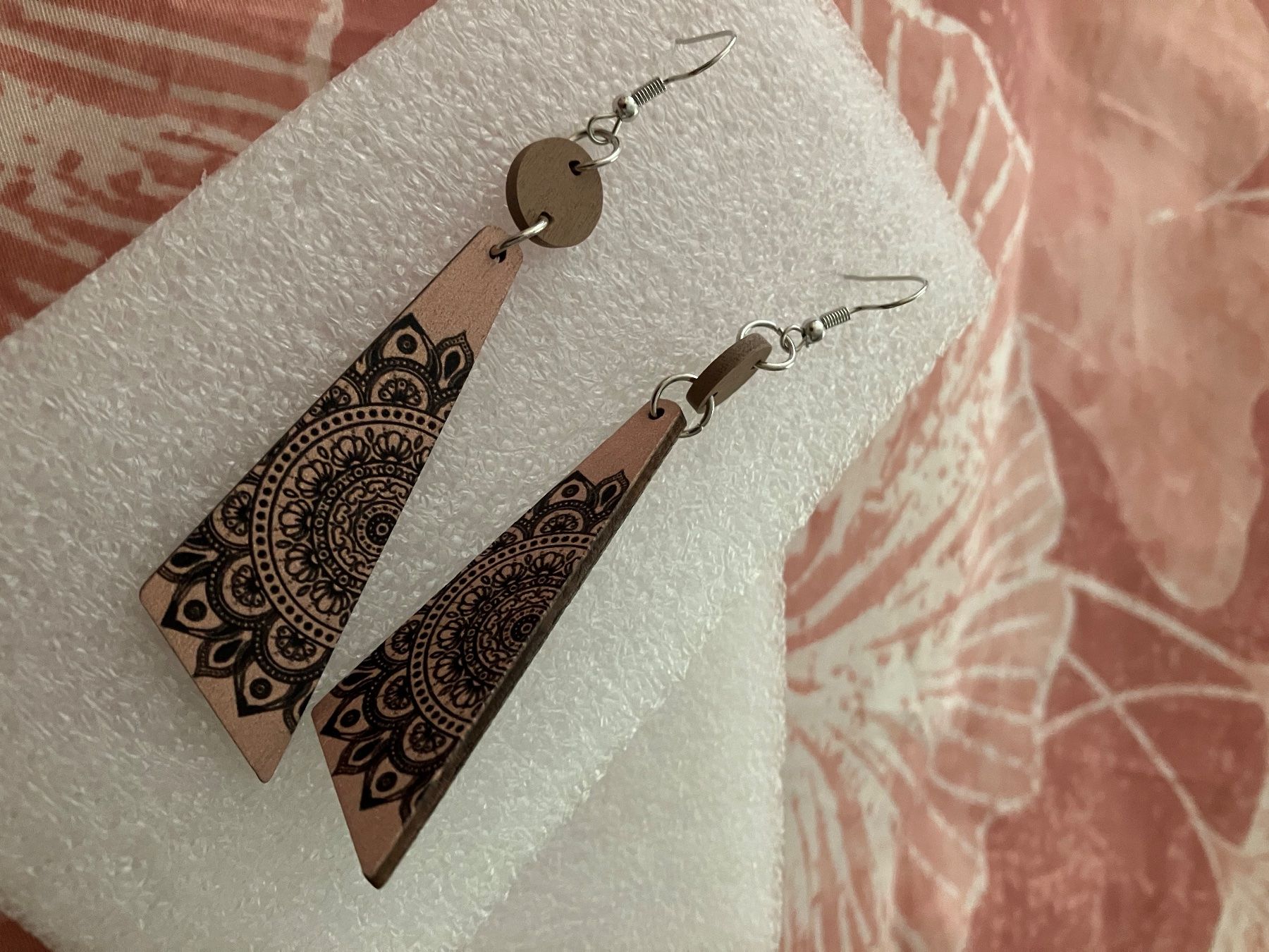 Orecchini pendenti & Orecchini a lobo: Wunderschöne bemalte Holzohrhänger, Boho Style, neu – Nuovo (secondo la descrizione) da Affoltern am Albis venduto da Dlotti 1