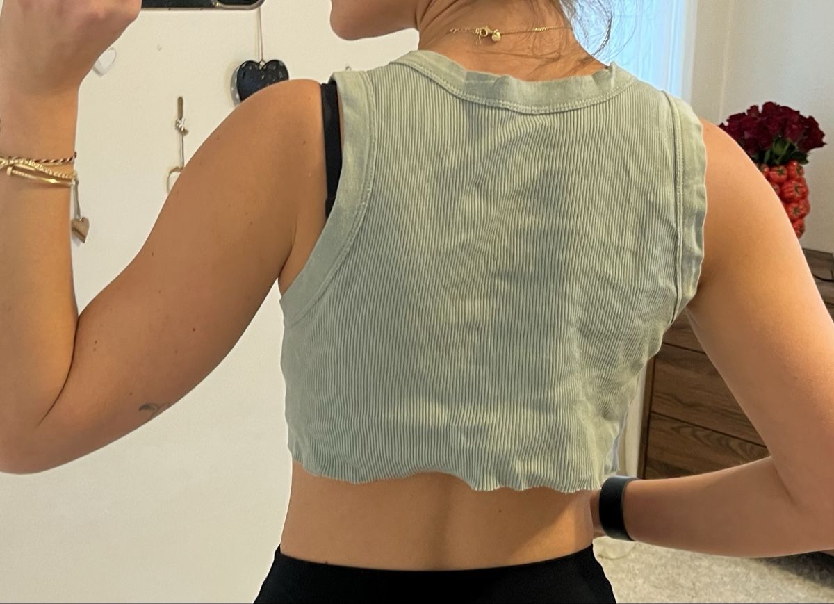 Brandy Melville Tops: BRANDY TOP SIZE S (cropped) – Gebraucht aus Zürich von rox_ws8v 2