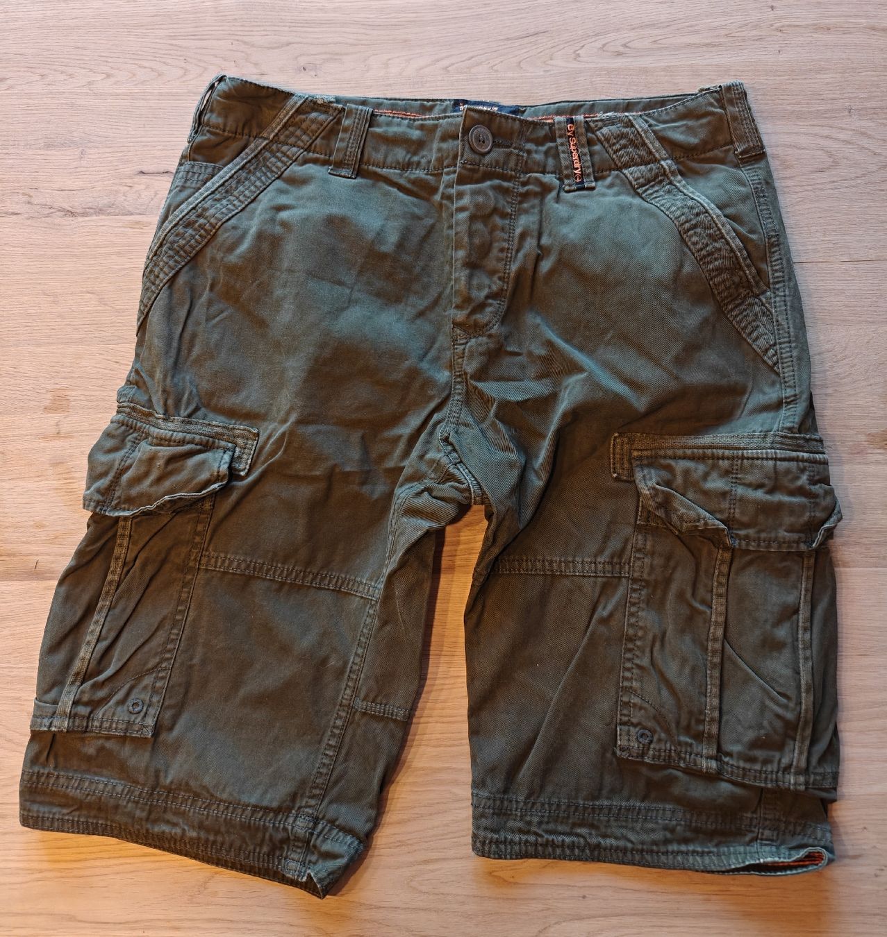 Pantaloni: Superdry Cargo Shorts – Usato da Forst venduto da Ramonnoel