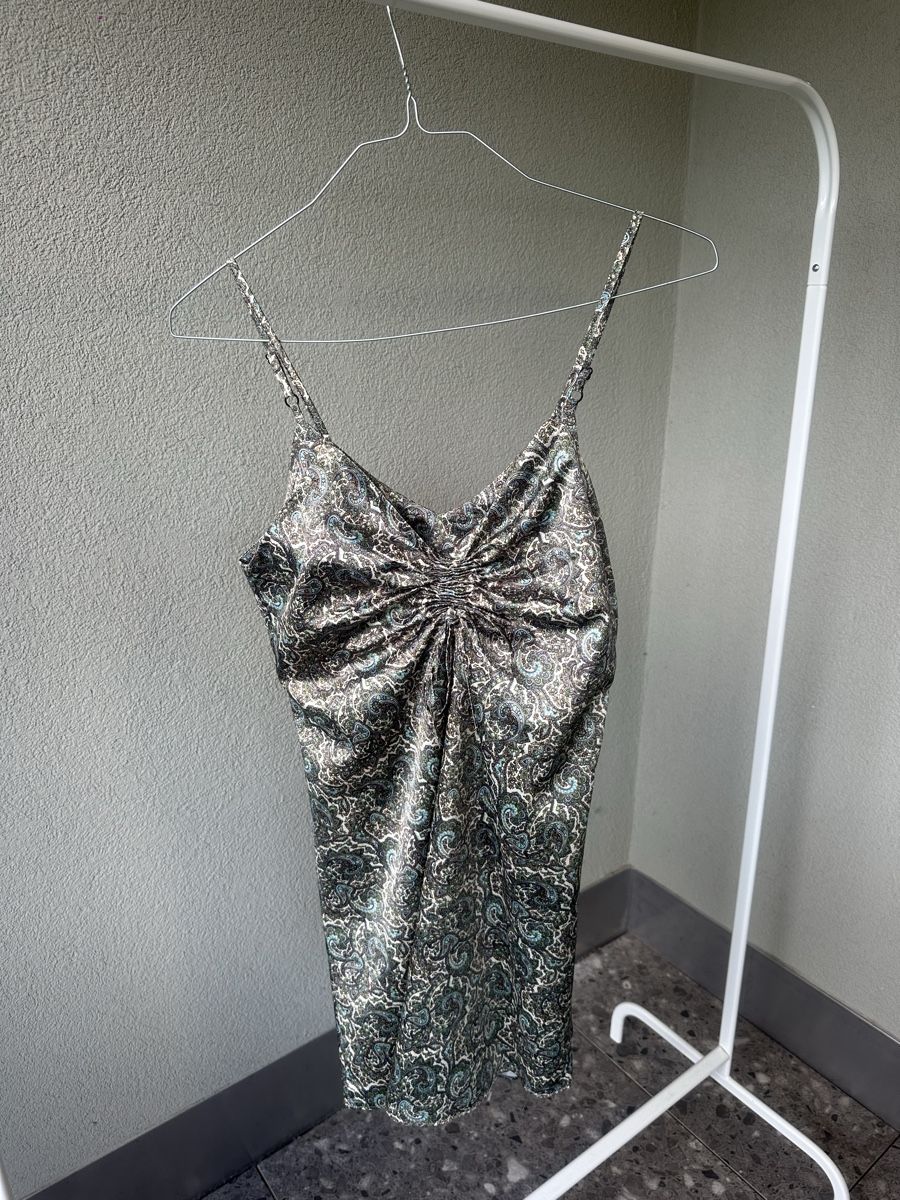 Kleider: Sehr schönes, gemustertes Kleid – Gebraucht aus Volketswil von hal_65hj