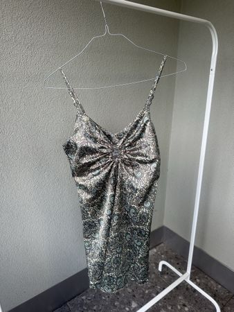 Sehr schönes, gemustertes Kleid