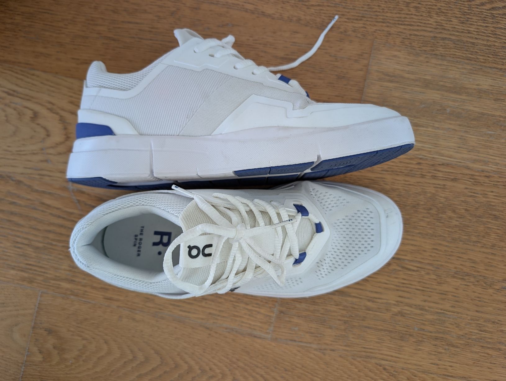On Damenschuhe: On The Roger Spin white sneakers size 39, worn once  – Gebraucht aus Wilen b. Wollerau von Amessa 1