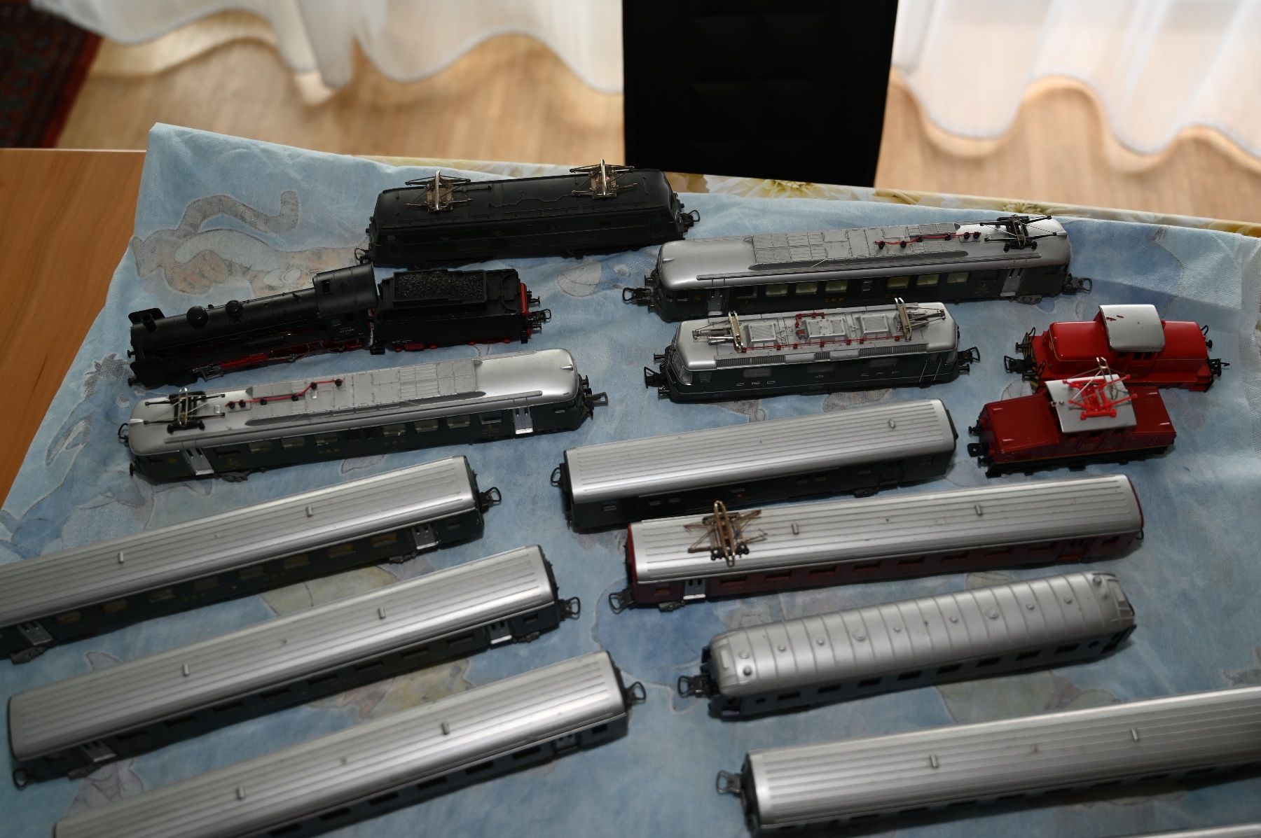 Modellini di ferrovie: Komplete Modelleisenbahn Anlage 9 Loks – Usato da Zufikon venduto da Connec 4