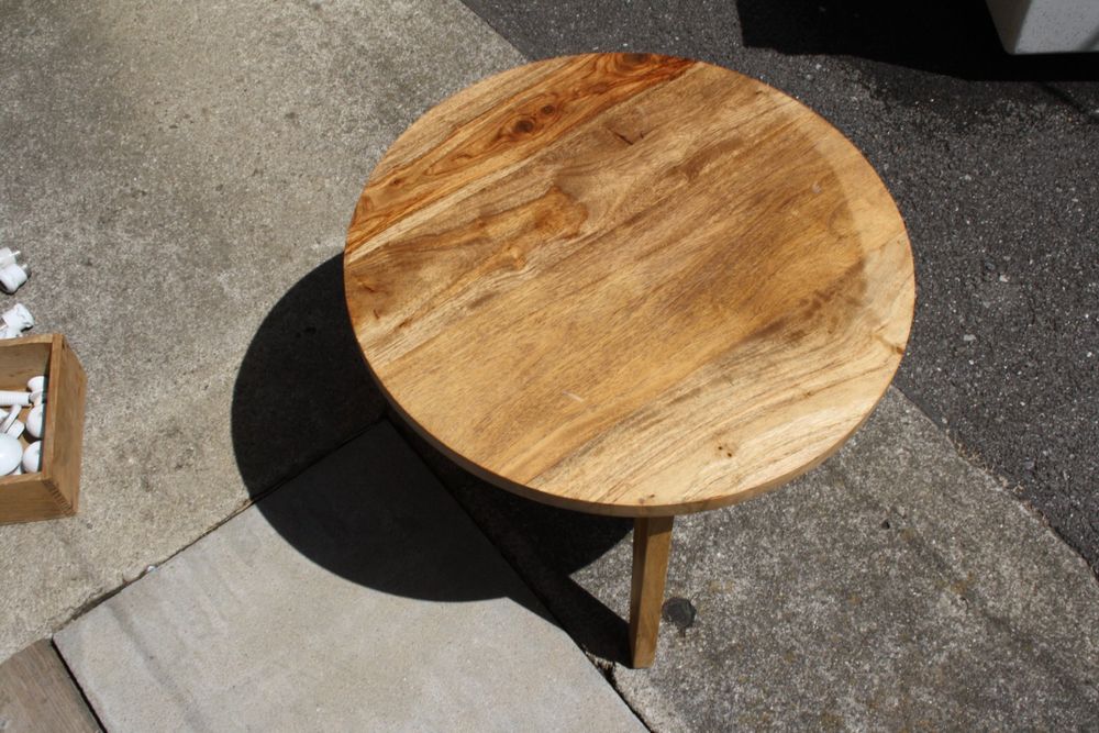 KLEINER RUNDER HOLZTISCH SALONTISCHLI Kaufen auf Ricardo