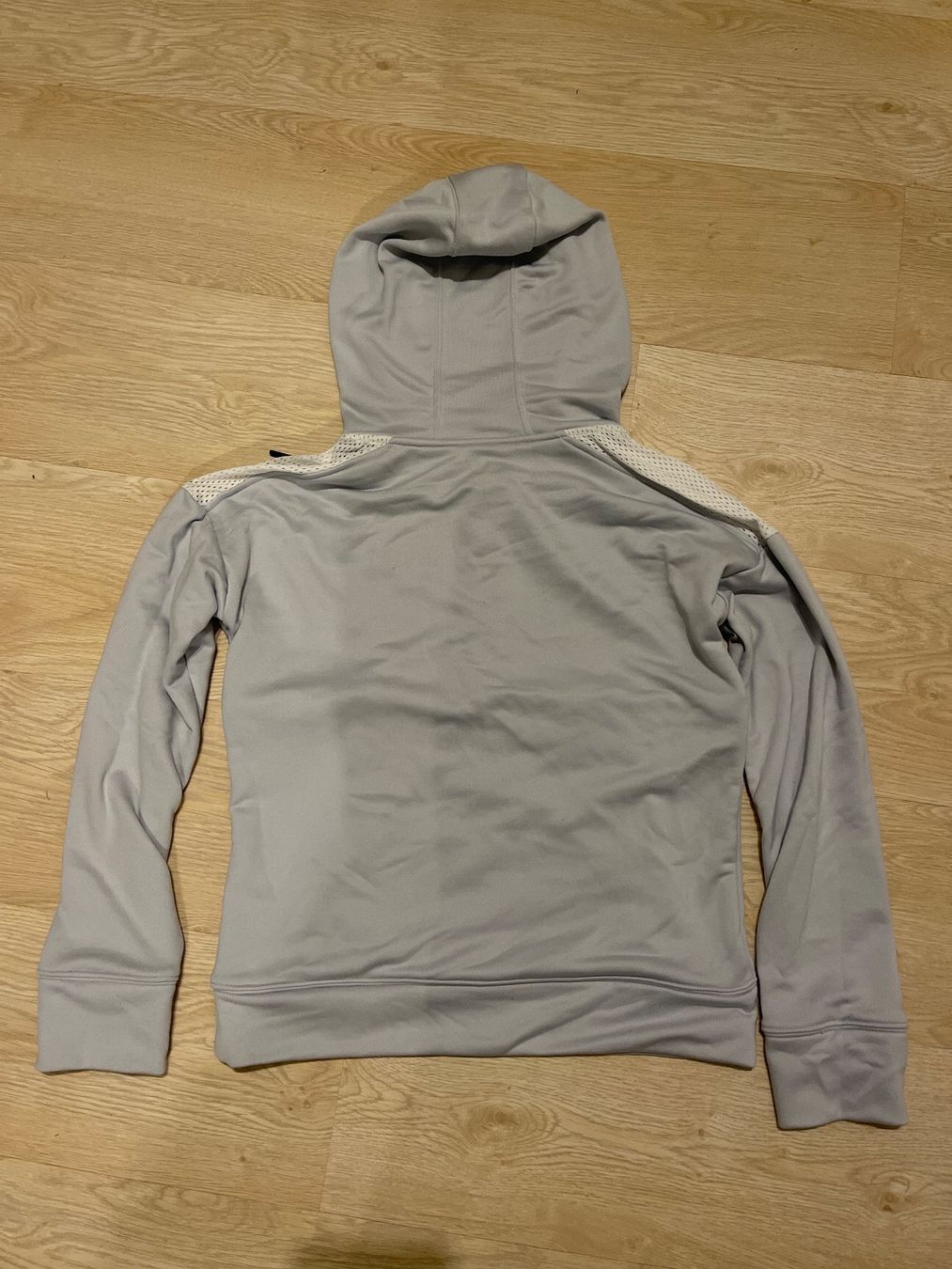 Pullover & Sweatshirts: Pullover von Under Armour Grösse XS hellgrau – Gebraucht aus Basadingen von Sharon04 1