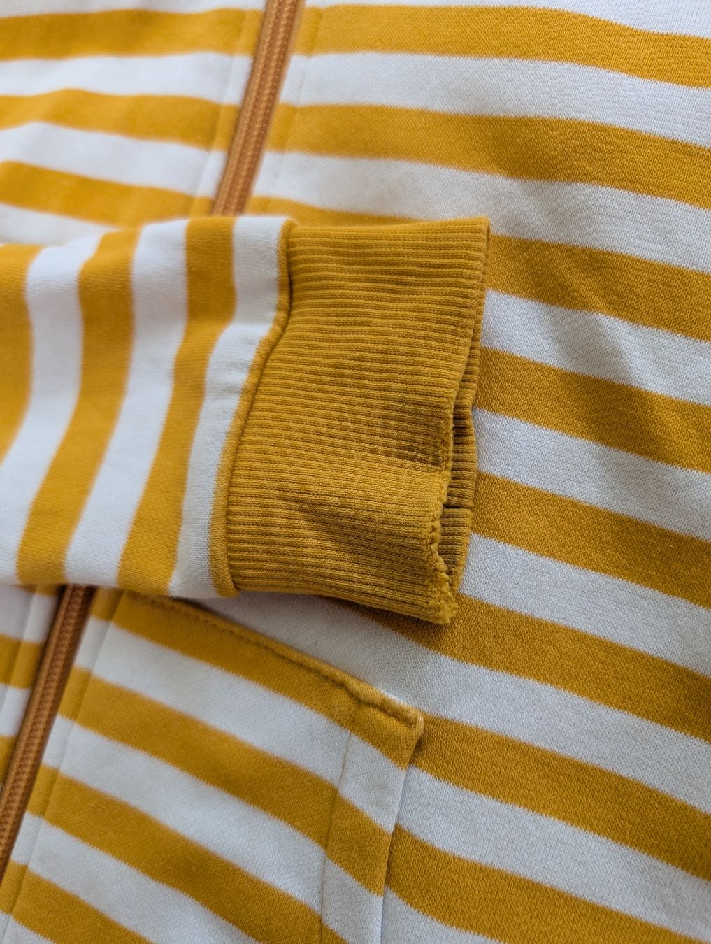 H&M Pullover & Sweatshirts: Jäggli, Gr. 122/128 – Gebraucht aus Winterthur von voan 3