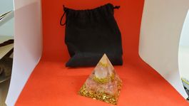 Orgonit Pyramide mit Rosenquarz,