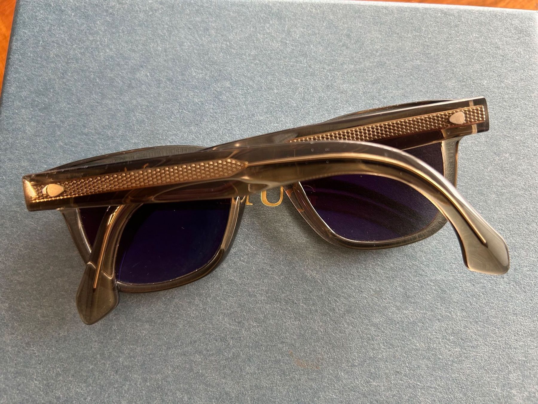 Occhiali & Lenti: Sonnenbrille Hug Spectacles mit Lederetui – Usato da Olten venduto da arcata 4