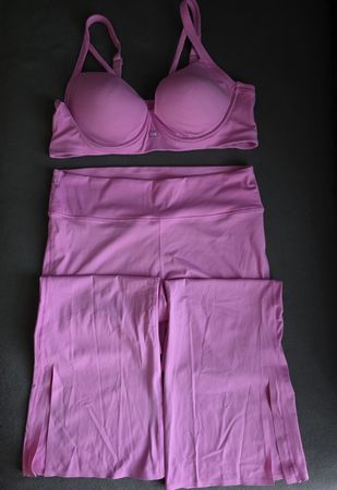 Pink Sports Bra and Shorts Set Grösse XXL