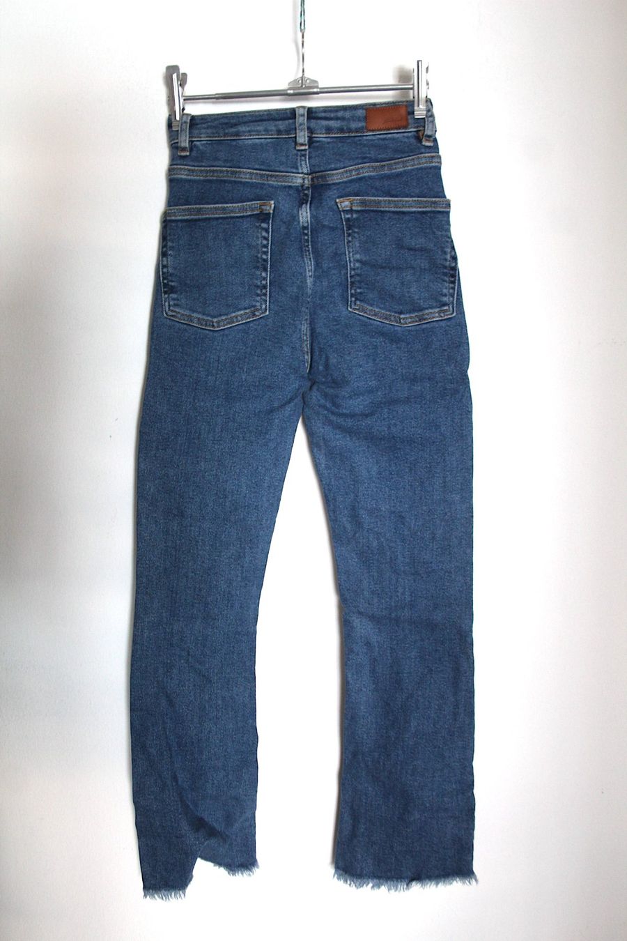 Jeans: Crop Flare Pants Jeans , Sitz 24 , – Usato da Locarno venduto da madame-tus-sauds 1