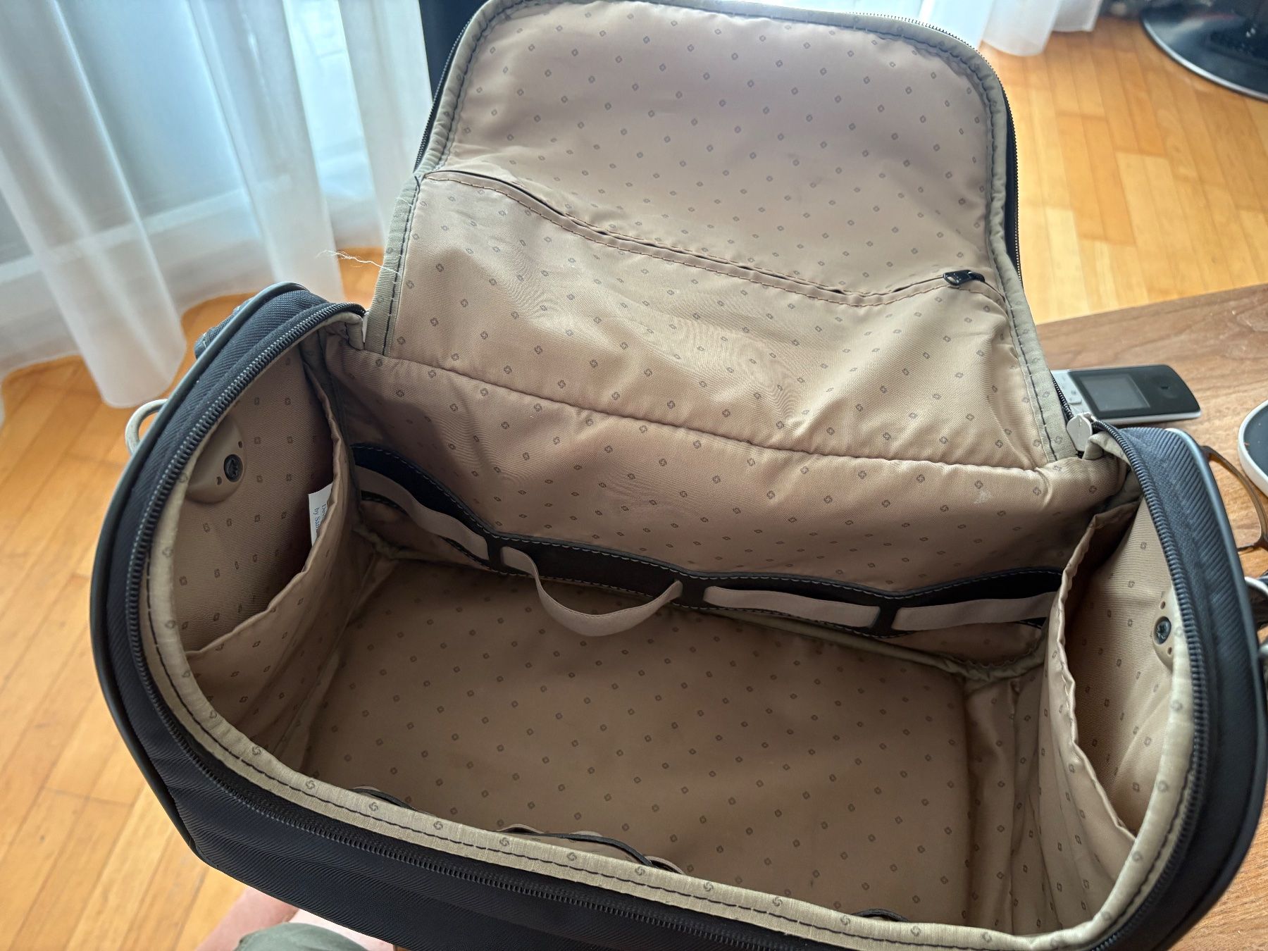 Samsonite Borse da donna: Samsonite Beauty Case / Reisetasche schwarz – Usato da Wettingen venduto da 194073riner 3