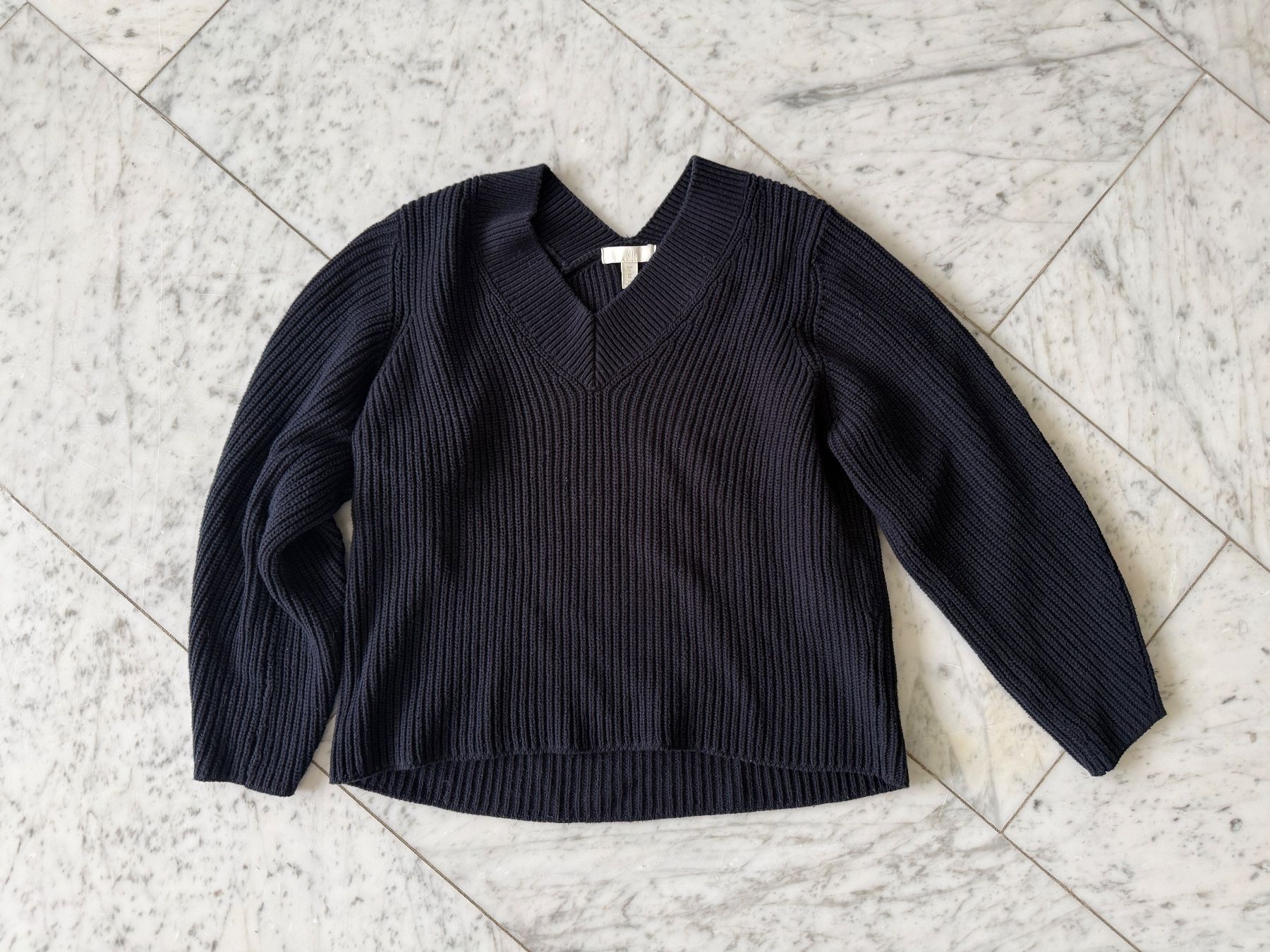 Pullover & Sweatshirts: Schwarzer Woll Pullover weit geschnitten, Grösse 36 – Gebraucht aus Seewen SO von HappyHappyHappy