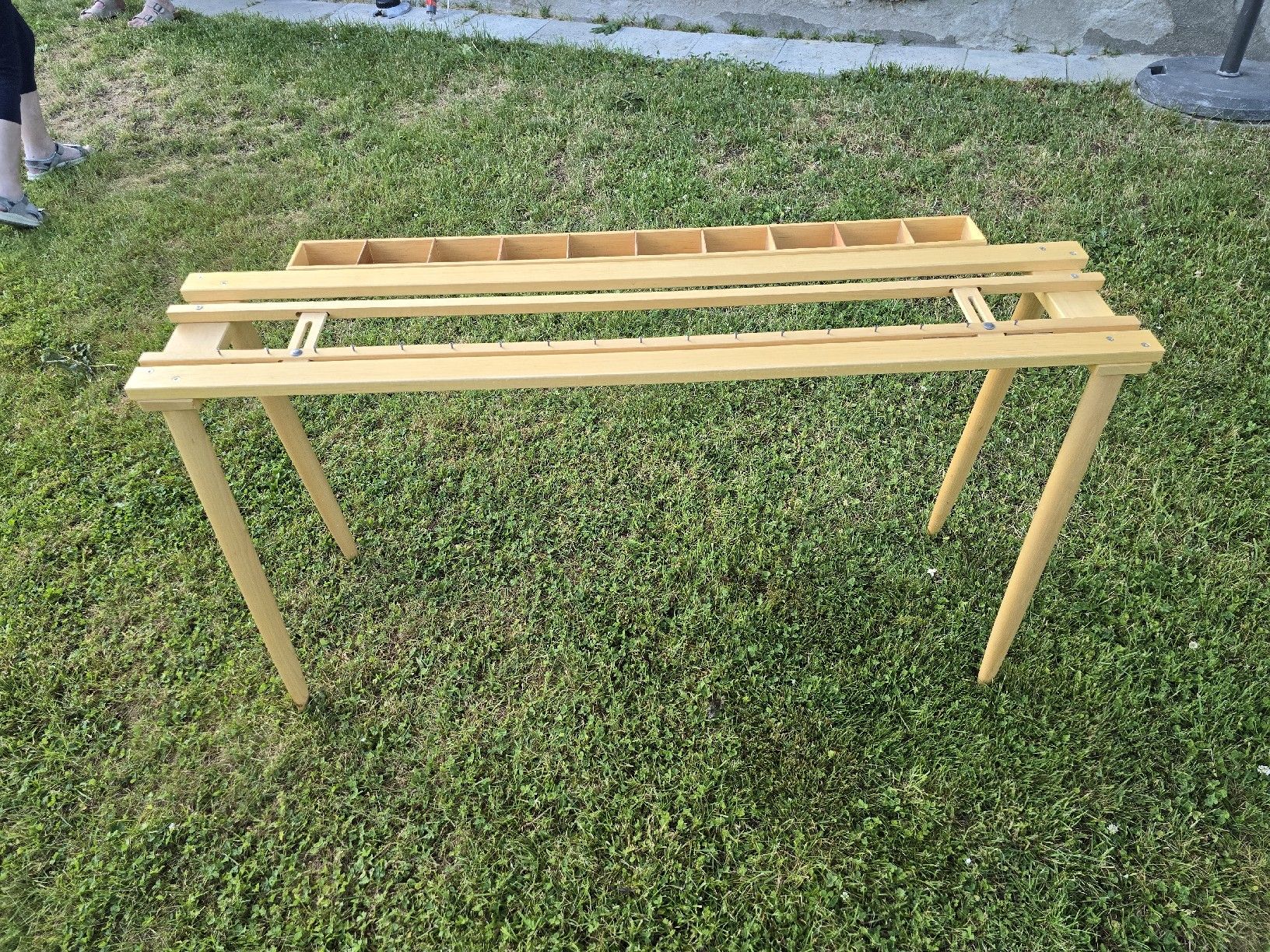Tavoli: Knüpftisch aus Holz – Usato da Disentis/Mustér venduto da cla_l9hf 4