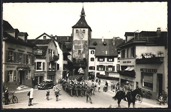 Cartoline postali: Liestal, Ober Tor, marschierendes Regime – Usato da Berlin venduto da bartko-reher