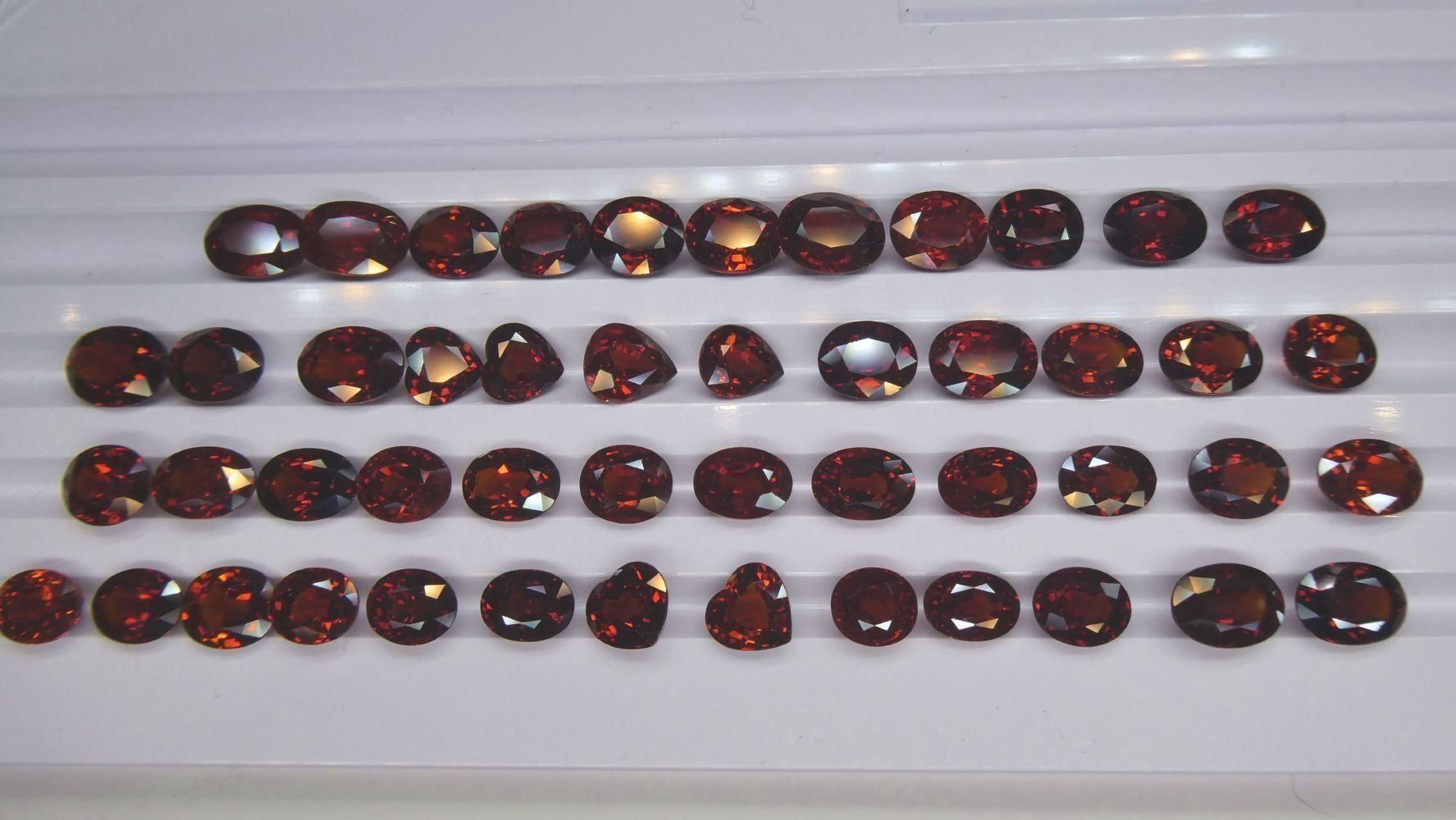 Pietre preziose: Grenat Spessartite 3.09 ct - CERTIFICAT 410.- Fr – Nuovo (secondo la descrizione) da Grimisuat venduto da Valgem 3