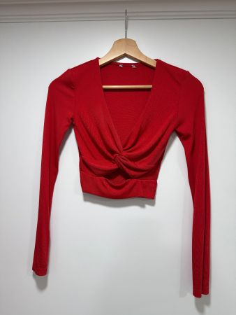 Cut Out rotes Oberteil mit langen Ärmeln, Grösse XS