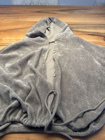 Damen Kapuzenjacke grau Knopfleiste Kordelzug neuwertig