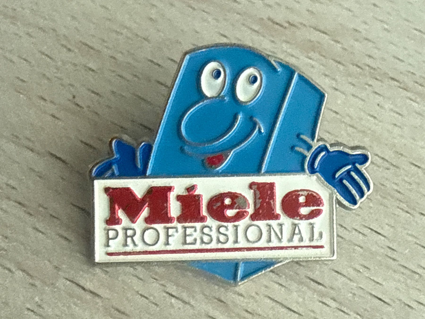 Plaquettes & Badges: Pin Miele Professional – D'occasion à Glattbrugg par Schweigmatt