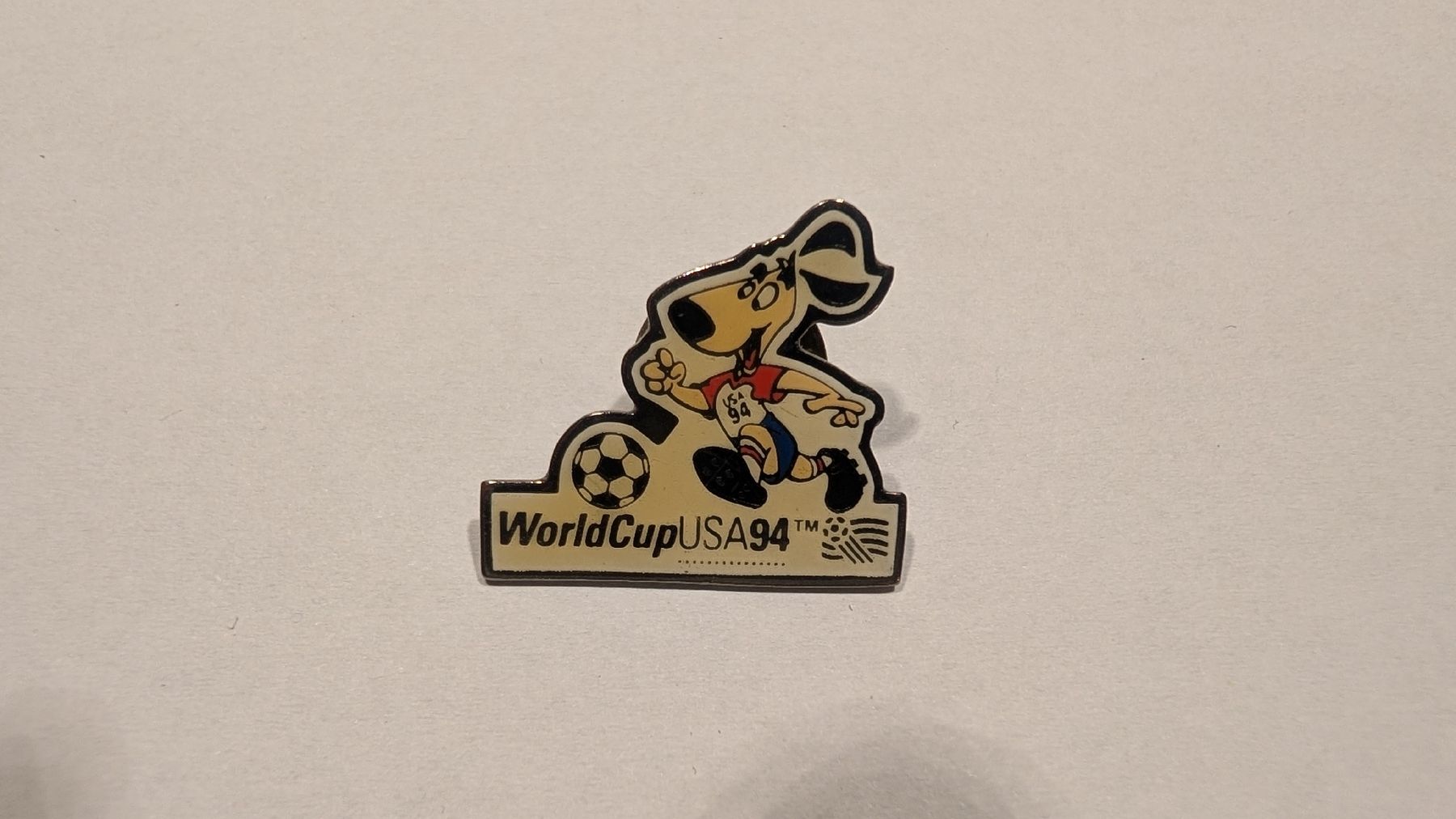 Placchette & Badge: Pins Worldcup USA 94 Maskottchen Striker – Usato da Olten venduto da NicoOnline