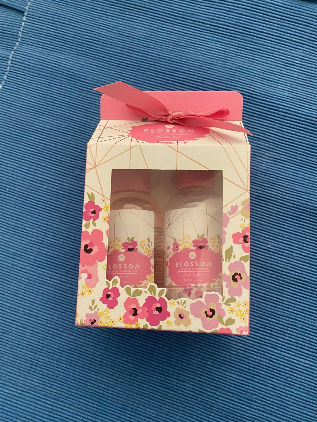 Sonstige Körperpflege: Blossom bath set hibiscus & coconut 2 x 100ml – Neu (gemäss Beschreibung) aus Allenwinden von Obalu 4