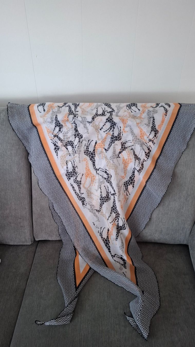 Foulards & écharpes: Damen Halstuch mit Giraffenmuster – D'occasion à Rieden SG par Mohu1 1